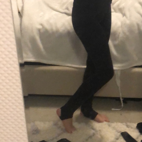 Black ivivva leggings size 12 with footholes - Picture 7 of 8